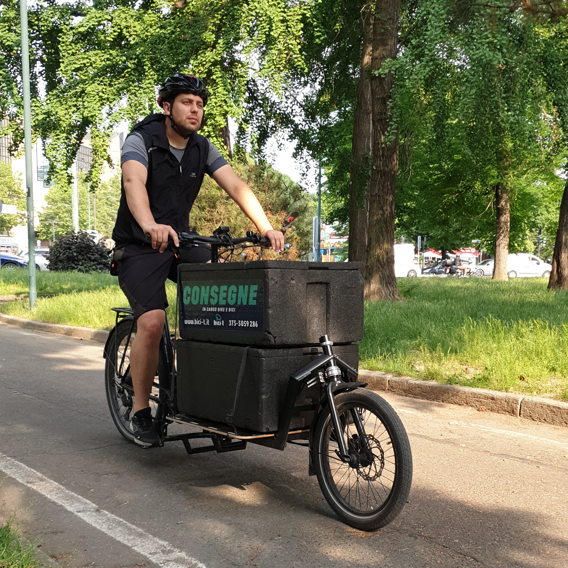 Bici-t consegna cibo in contenitori polibox per il trasporto cibo